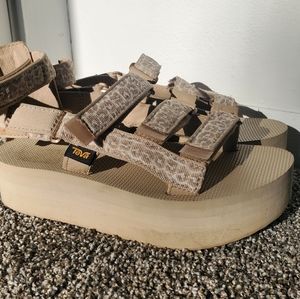 Womens Teva Flatform Mevia